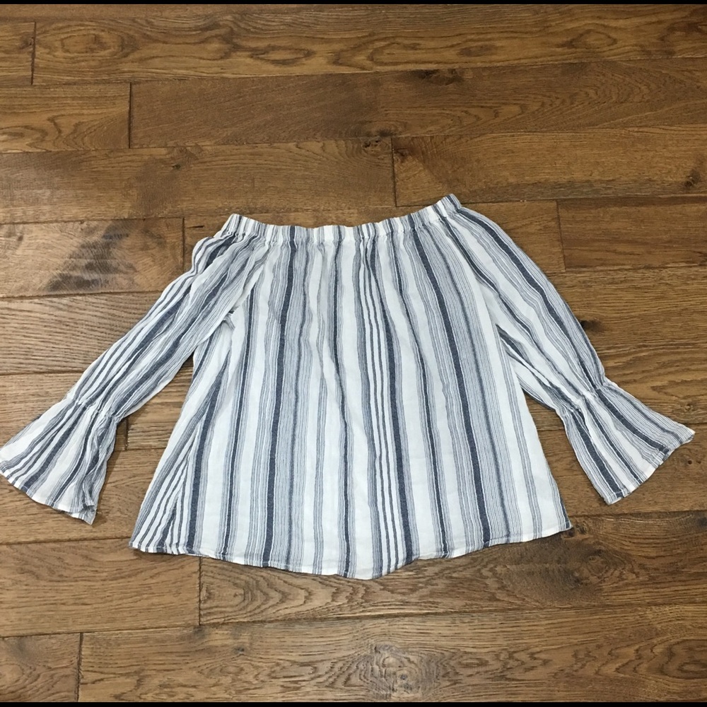 flowly off the shoulder top